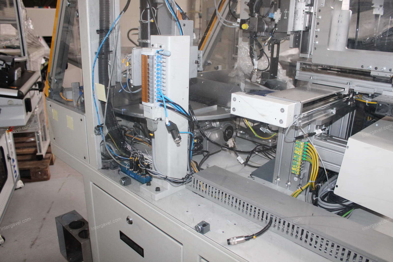 Bontott szerelő munkahely  16