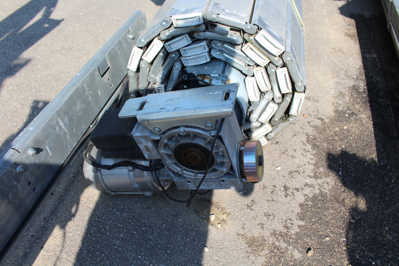 Ipari kapu (bontott) 2