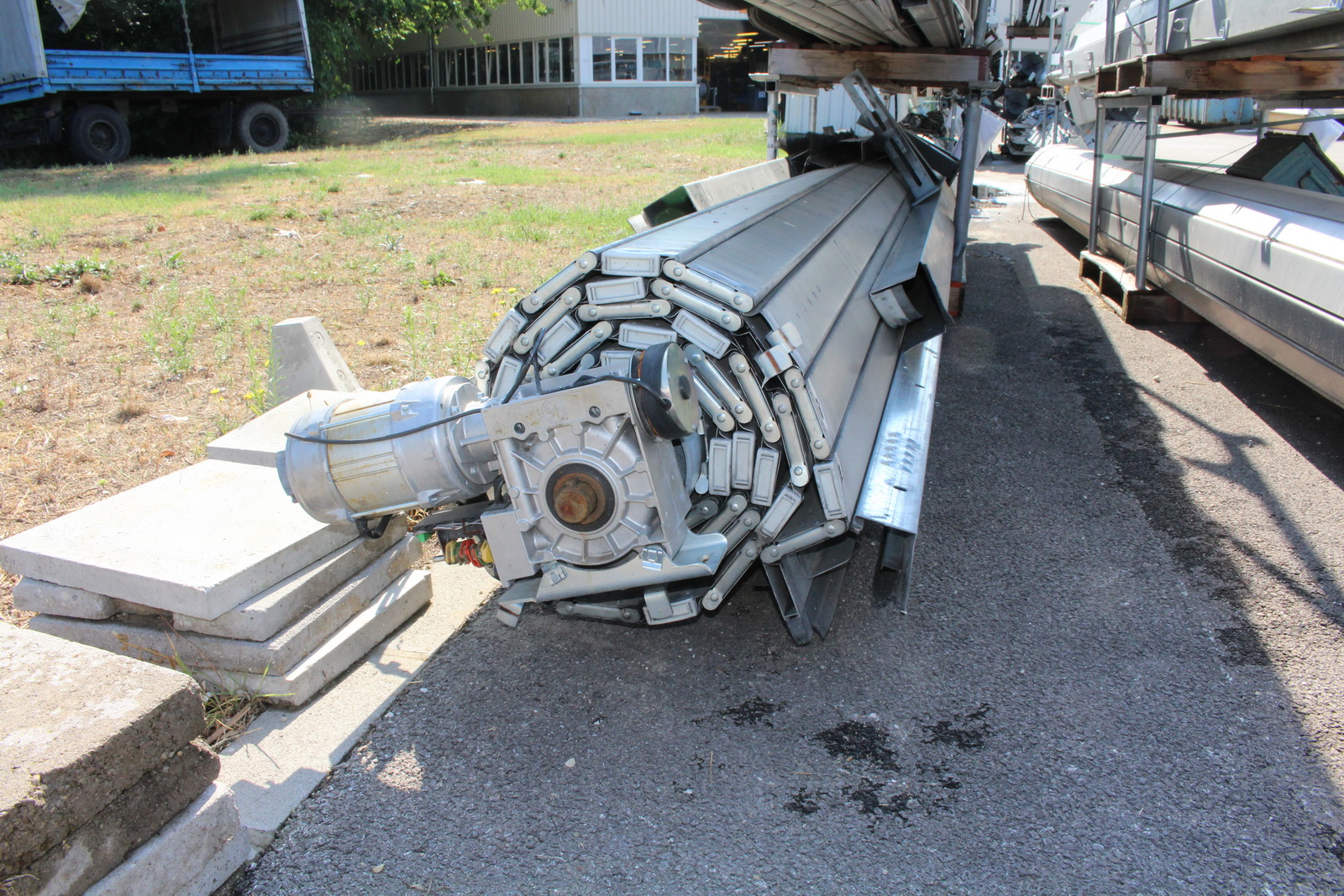 Ipari kapu (bontott) 2