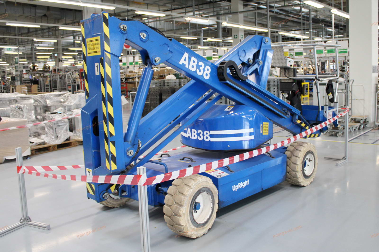 Kosaras emelő - UpRight, AB 38 3