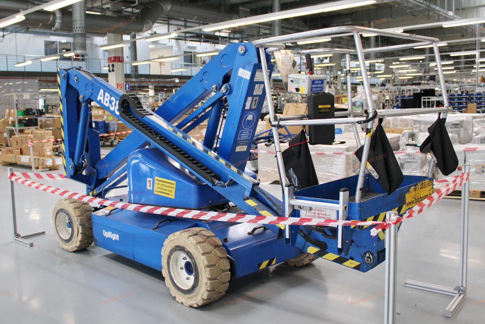 Kosaras emelő - UpRight, AB 38 7