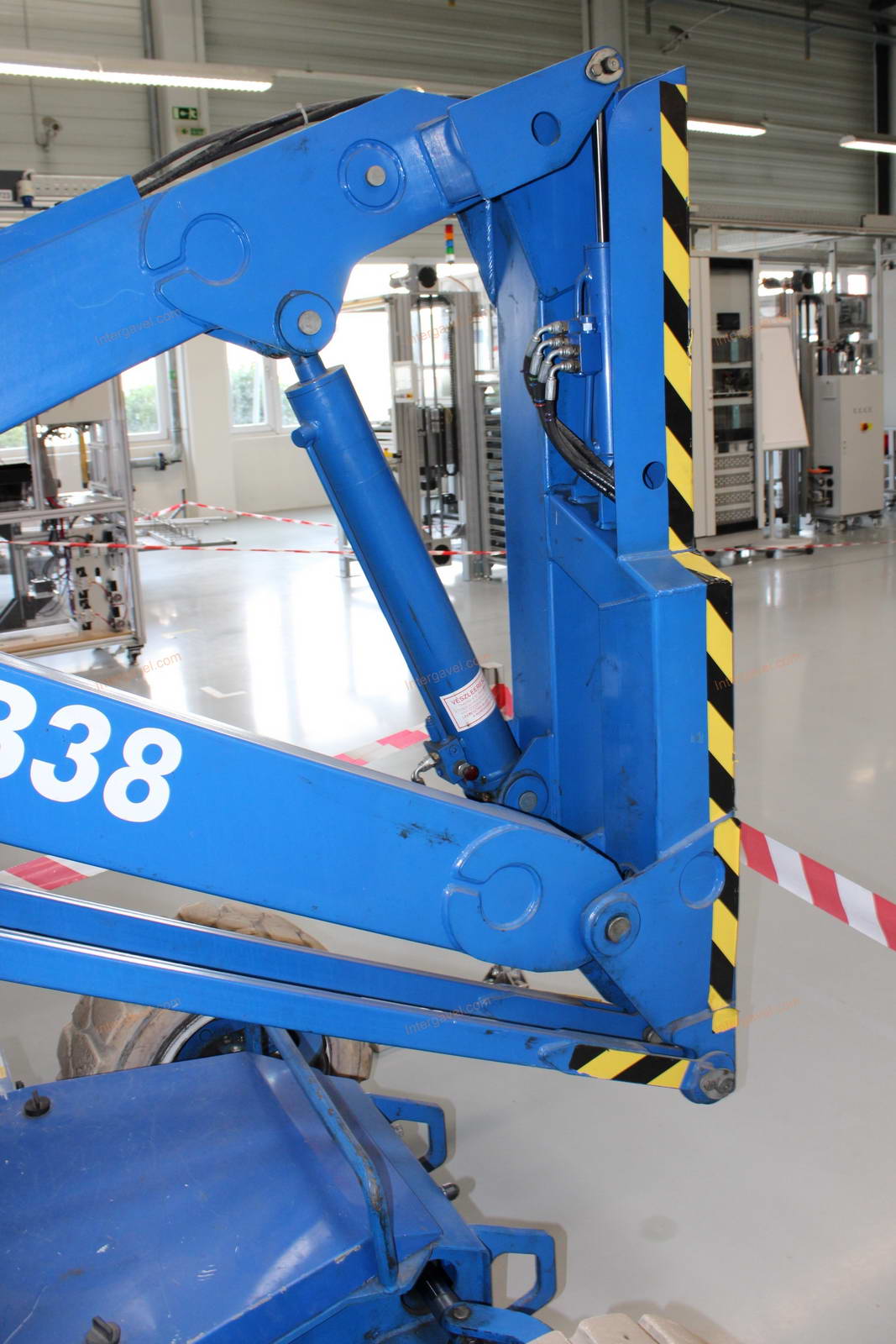 Kosaras emelő - UpRight, AB 38 8