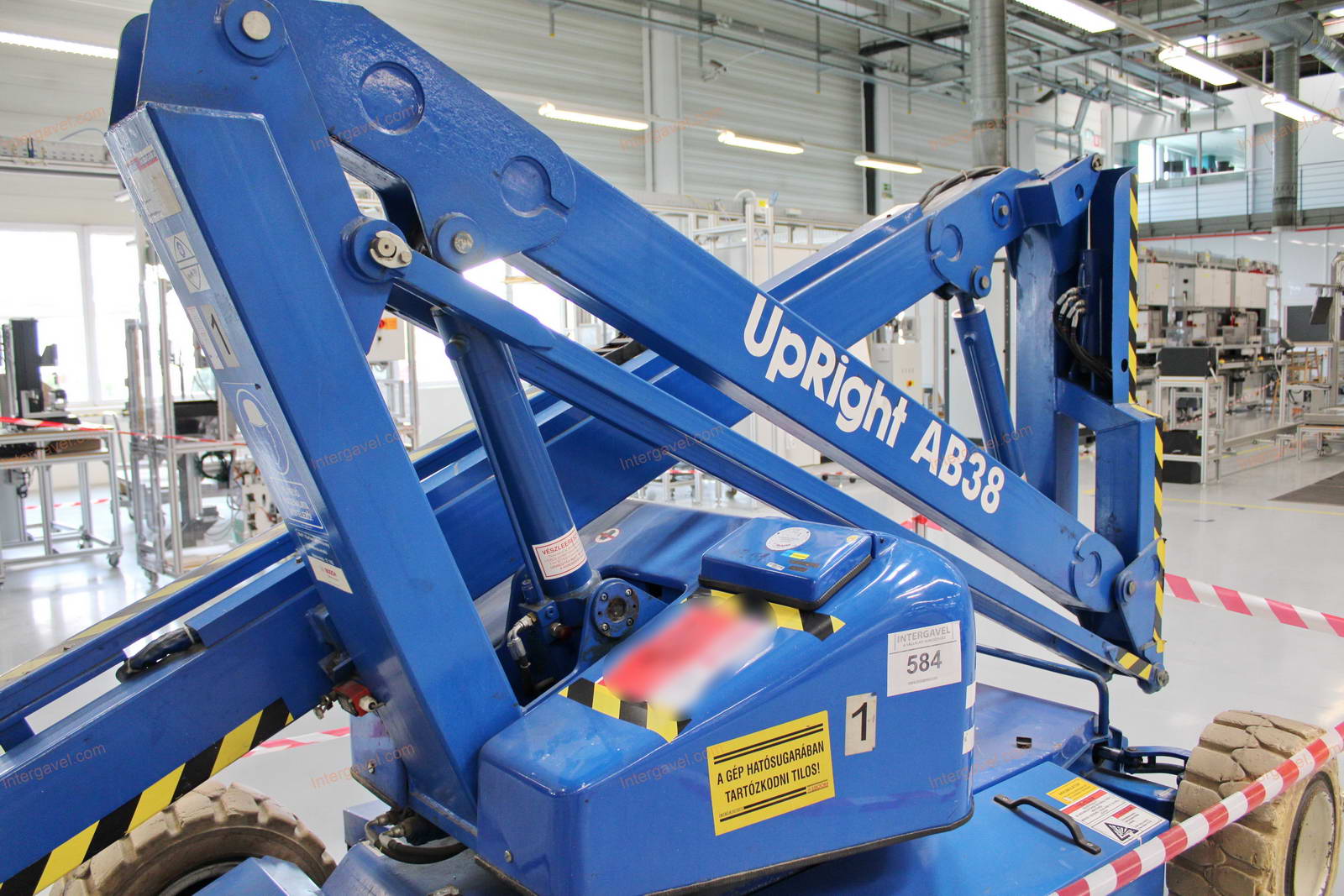 Kosaras emelő - UpRight, AB 38 9