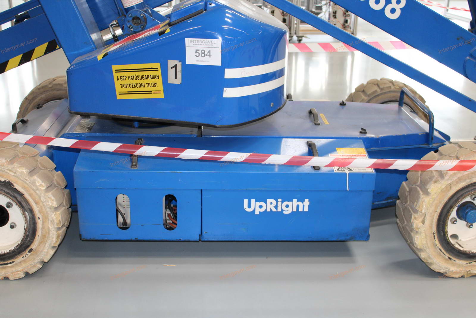 Kosaras emelő - UpRight, AB 38 15