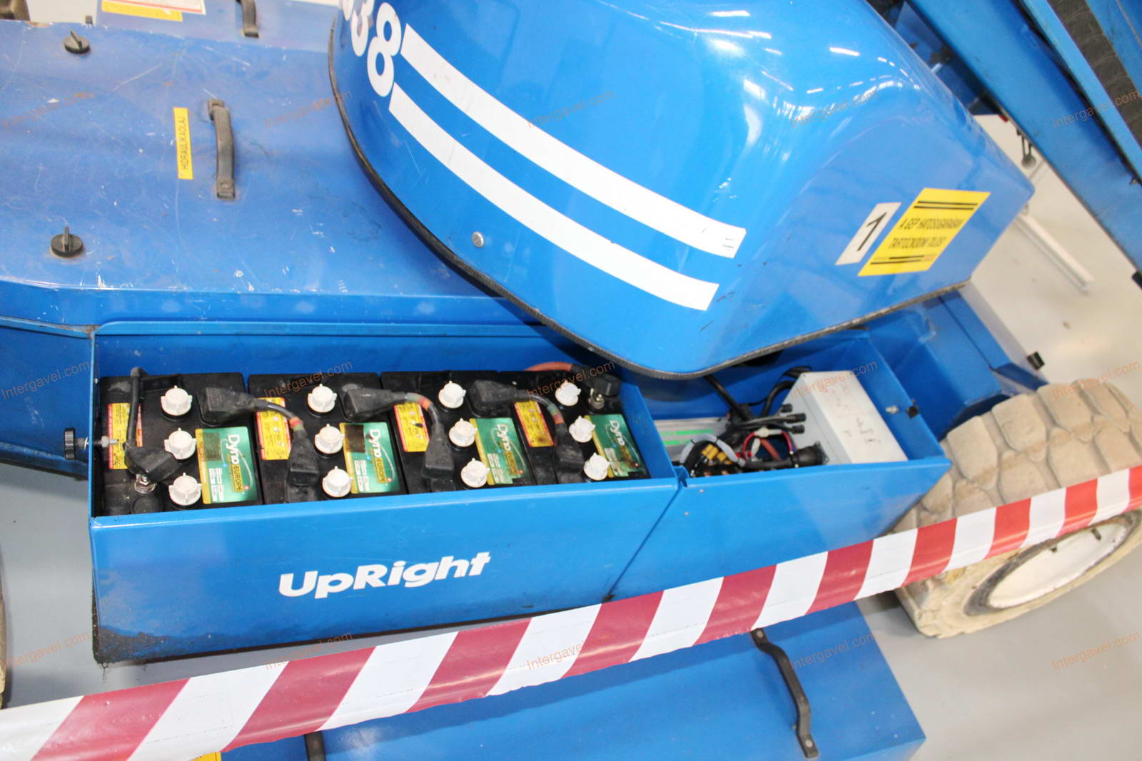 Kosaras emelő - UpRight, AB 38 21