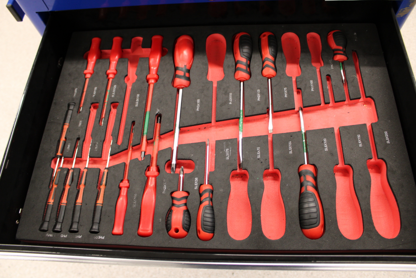 Műhelykocsi szerszámokkal 2