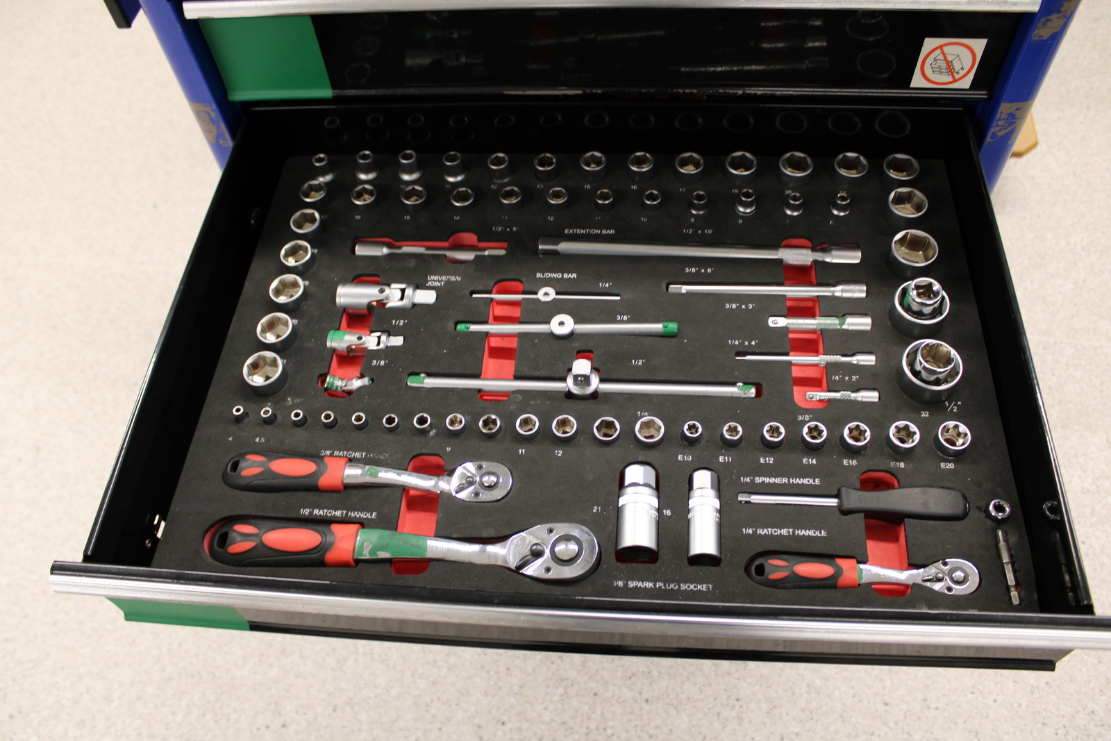 Műhelykocsi szerszámokkal 3