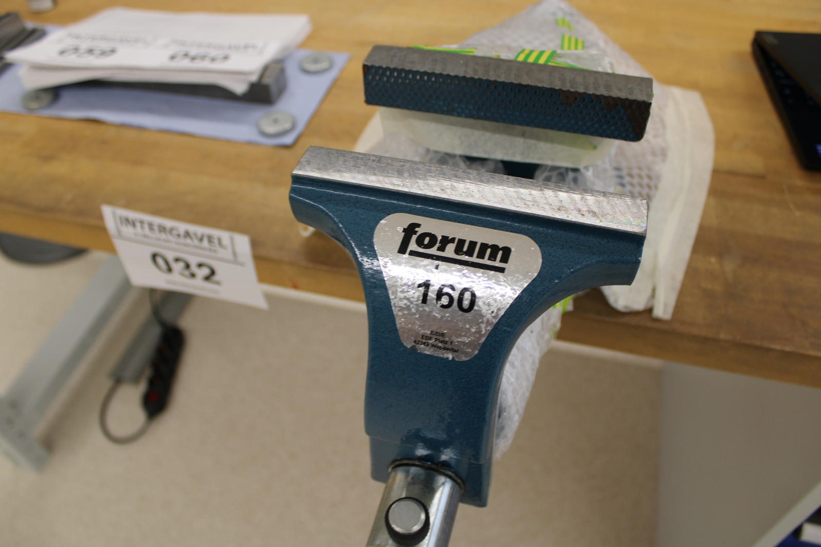 Munkaasztal satuval 2