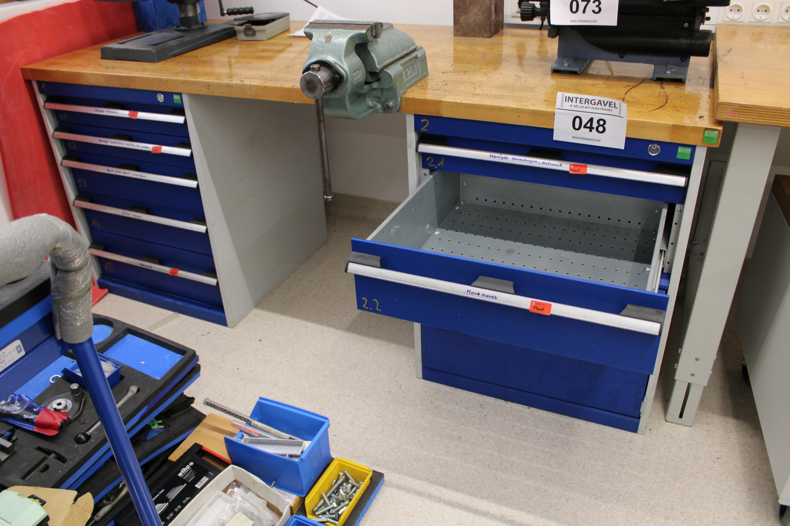 Munkaasztal satuval 2