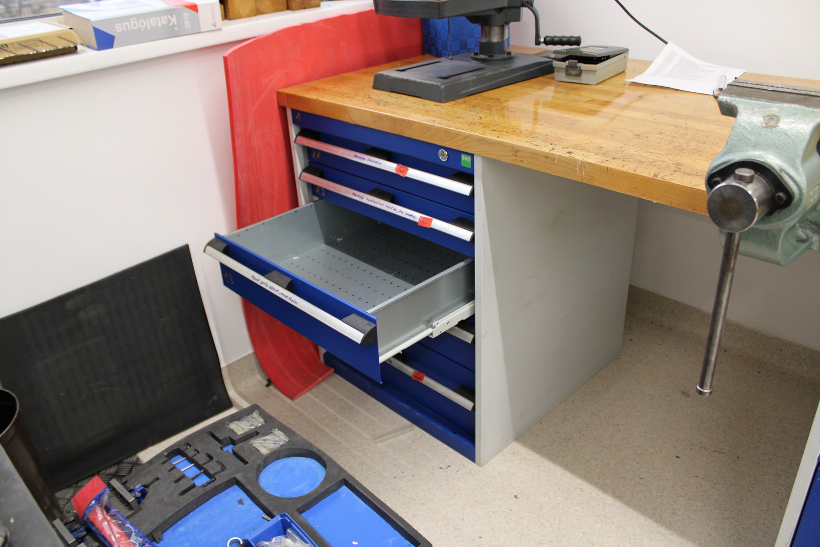 Munkaasztal satuval 3