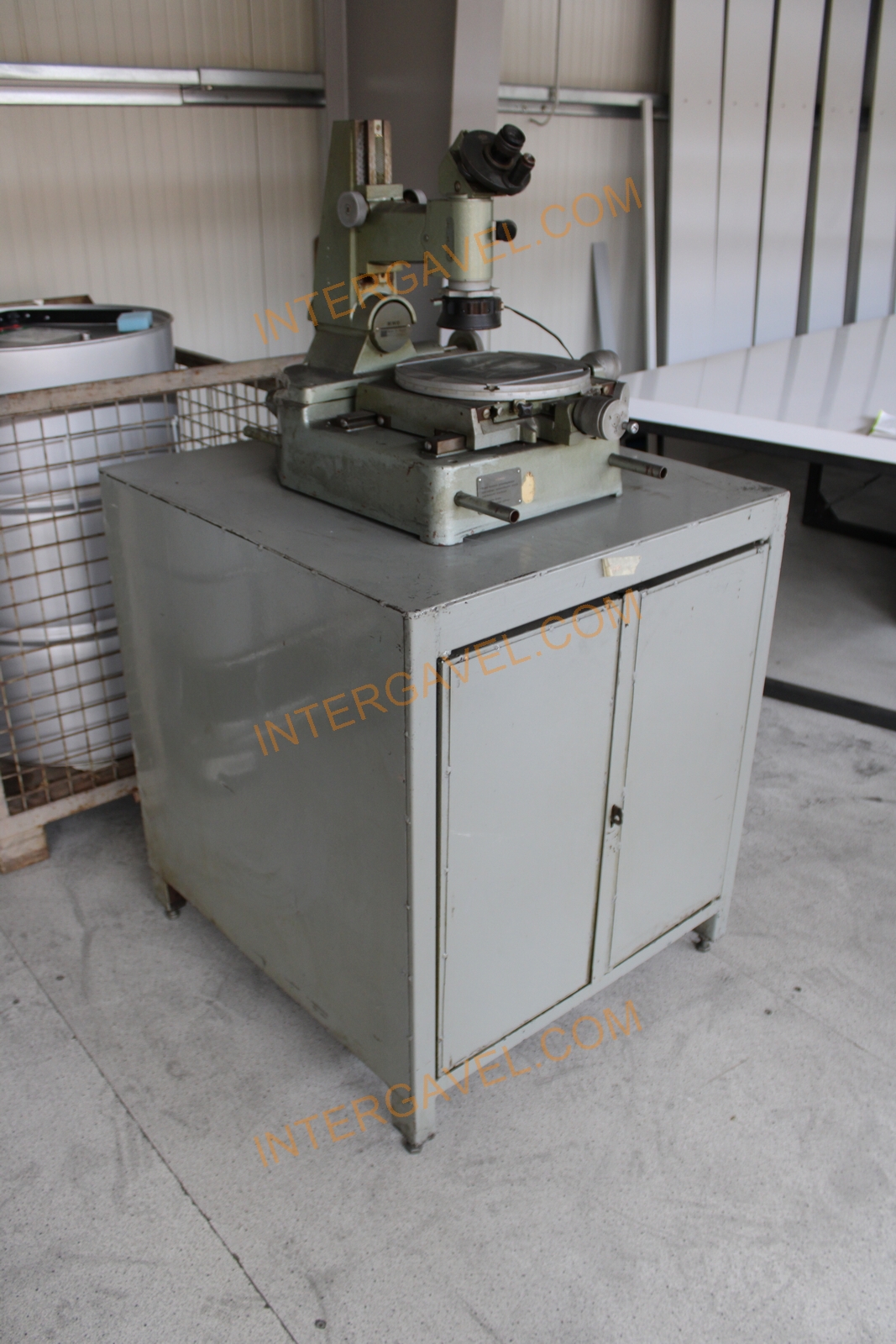 Mérőmikroszkóp és szekrény 2