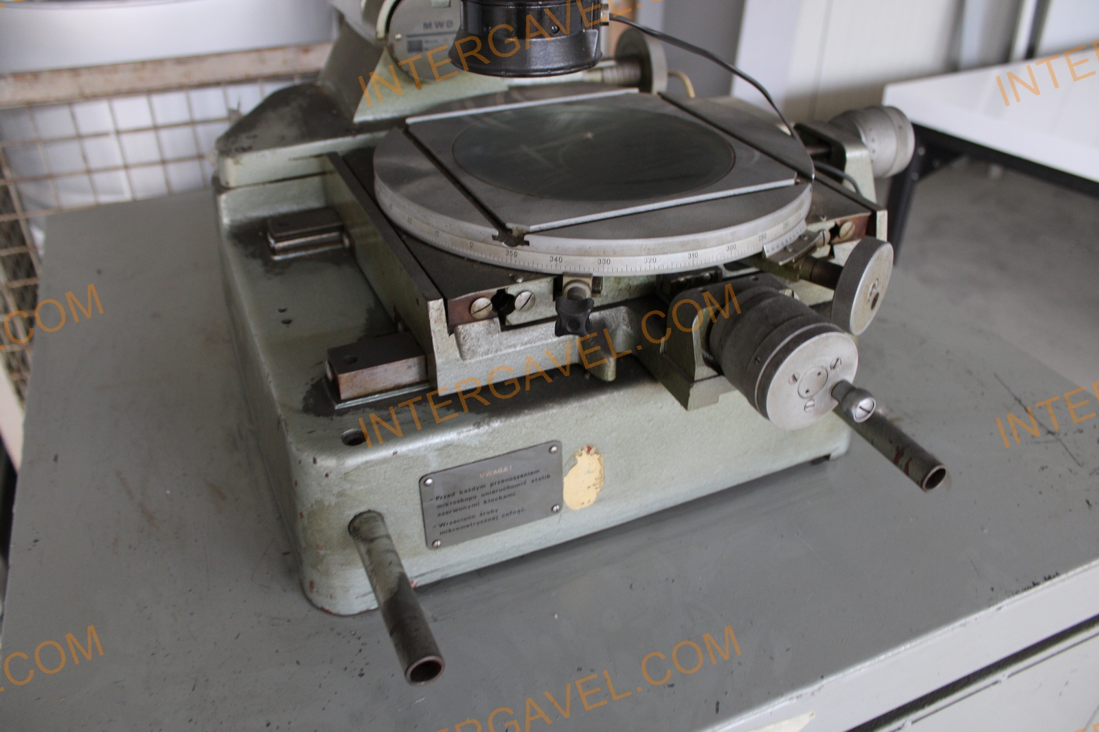 Mérőmikroszkóp és szekrény 3