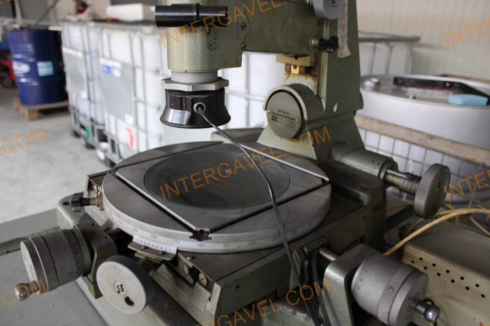 Mérőmikroszkóp és szekrény 4