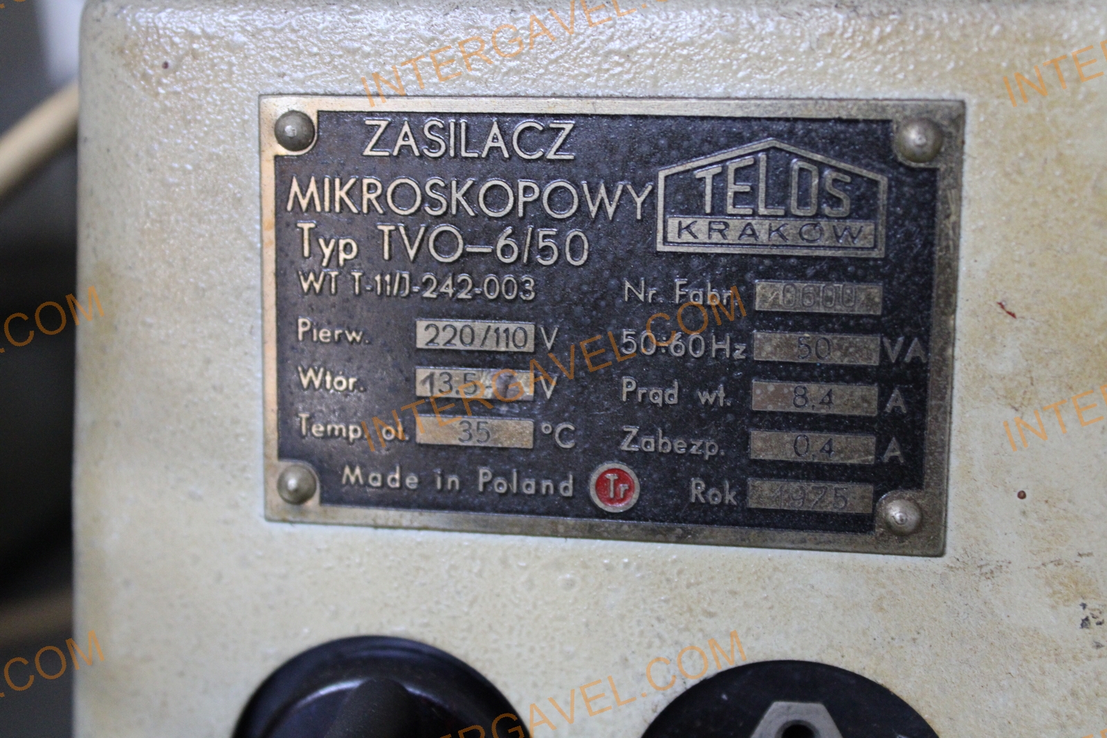 Mérőmikroszkóp és szekrény 7