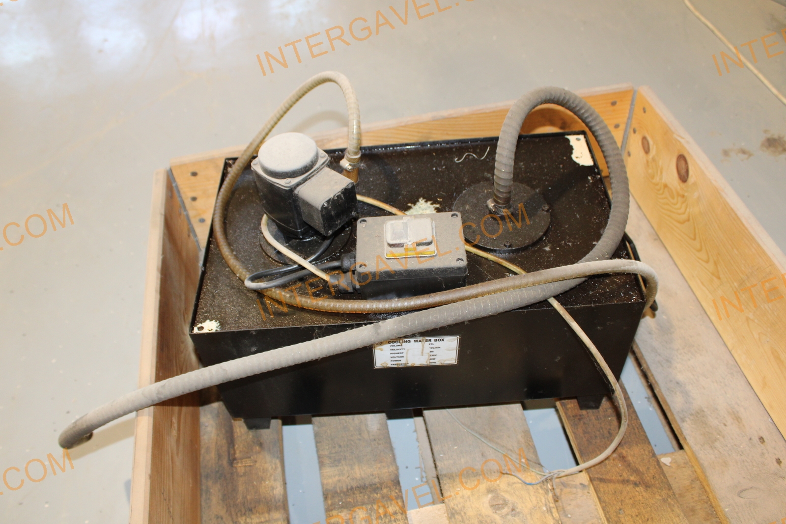 Hűtőfolyadék szivattyú és tartály 3