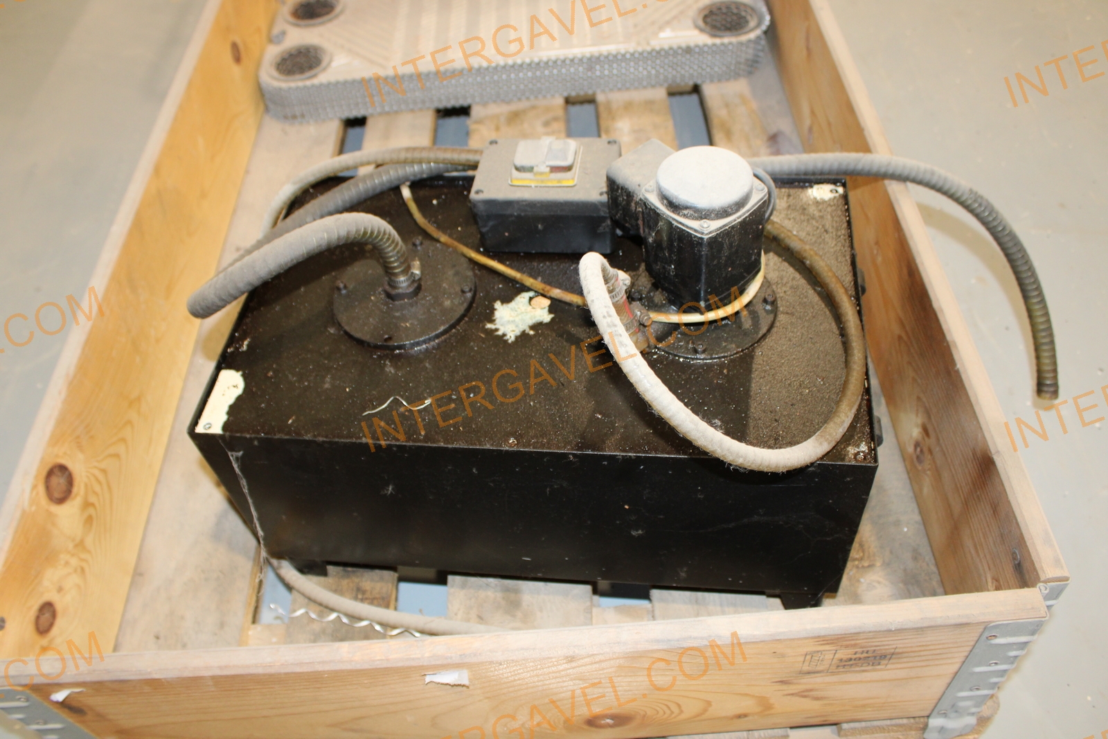 Hűtőfolyadék szivattyú és tartály 4