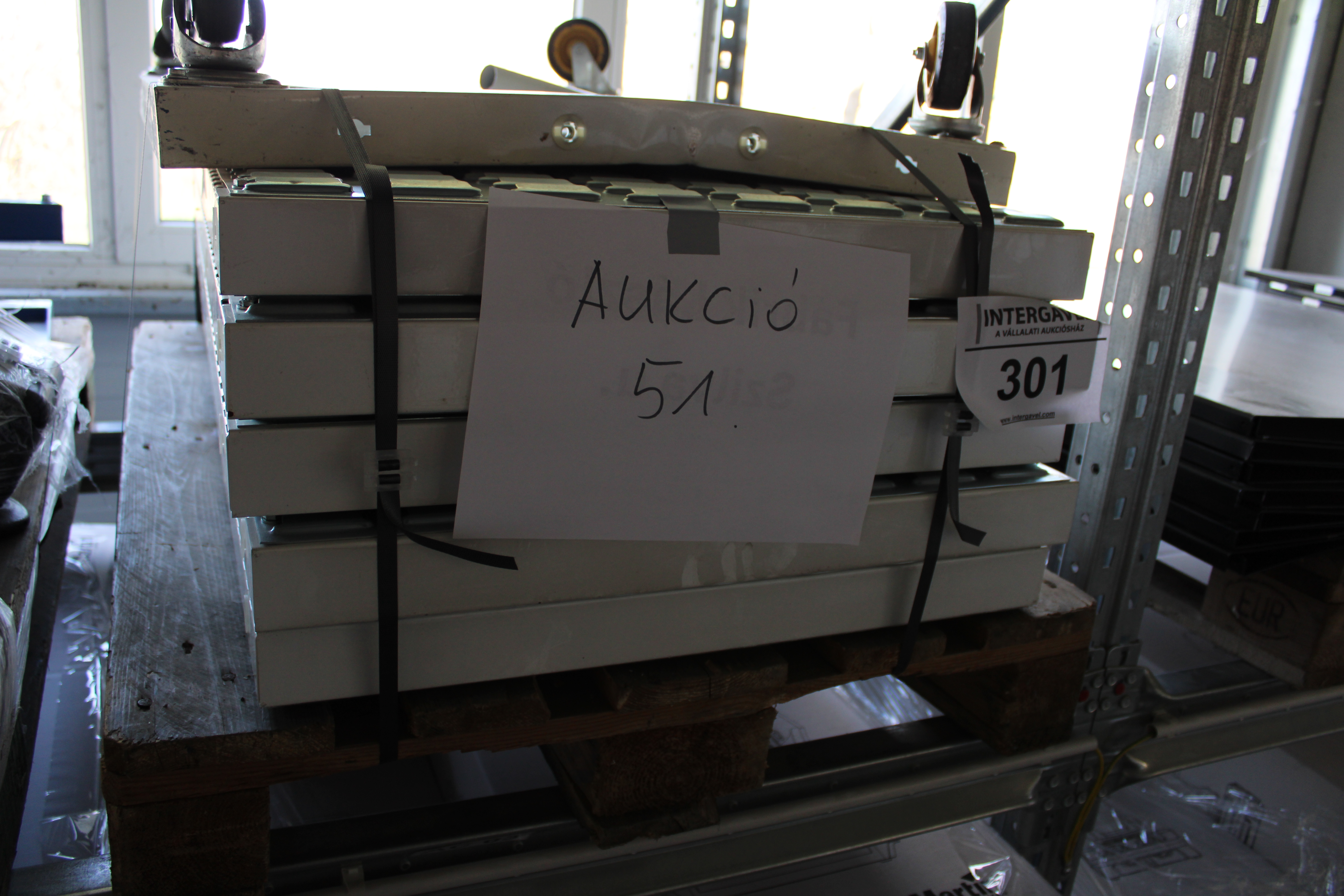 Anyagtároló kocsi alkatrészek