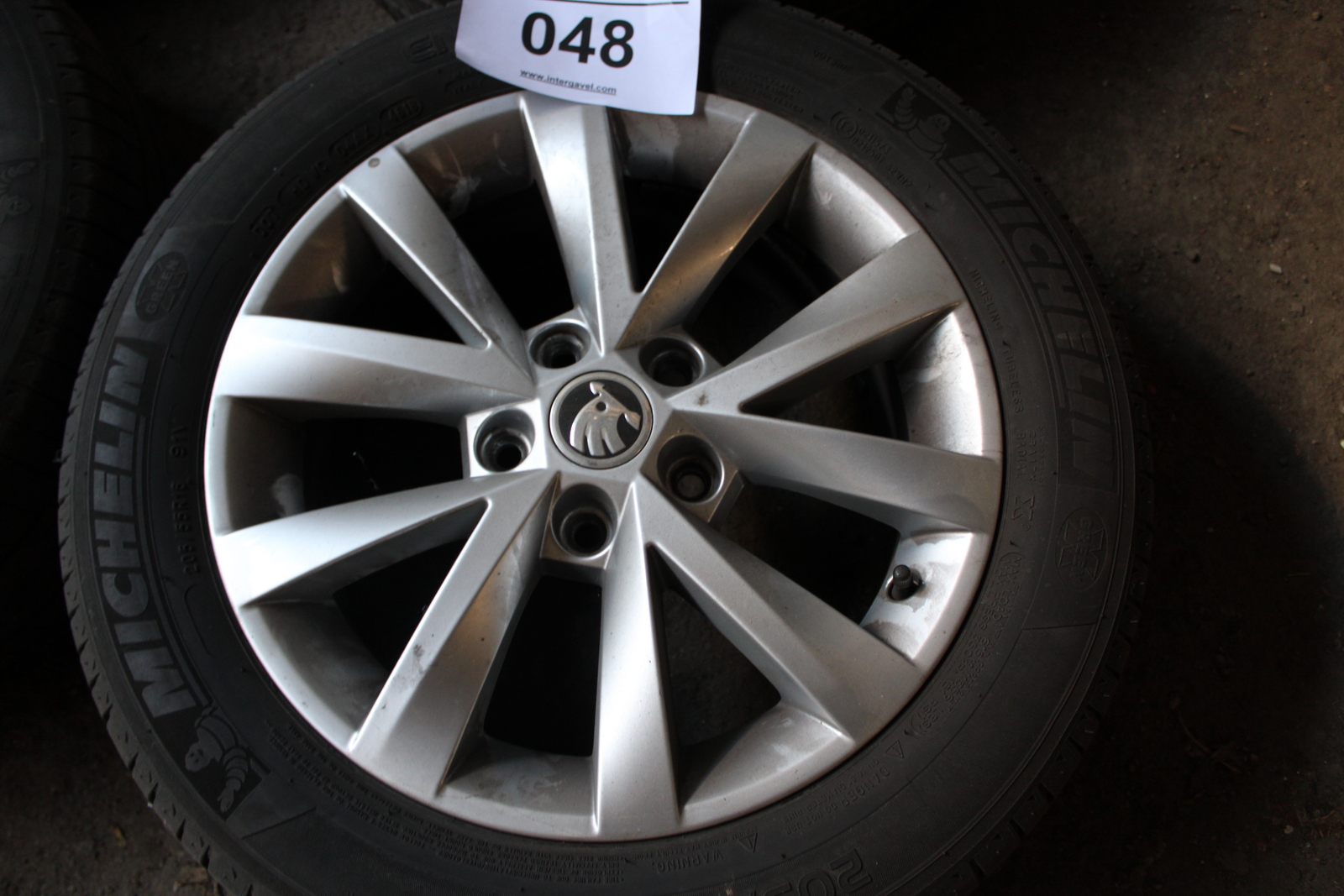 Alufelni és autógumi 2