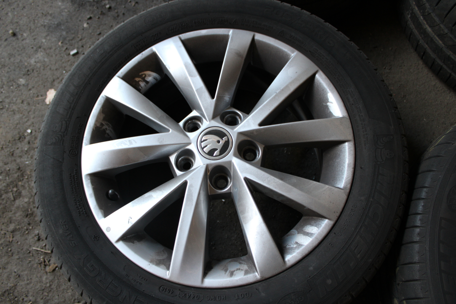 Alufelni és autógumi 3