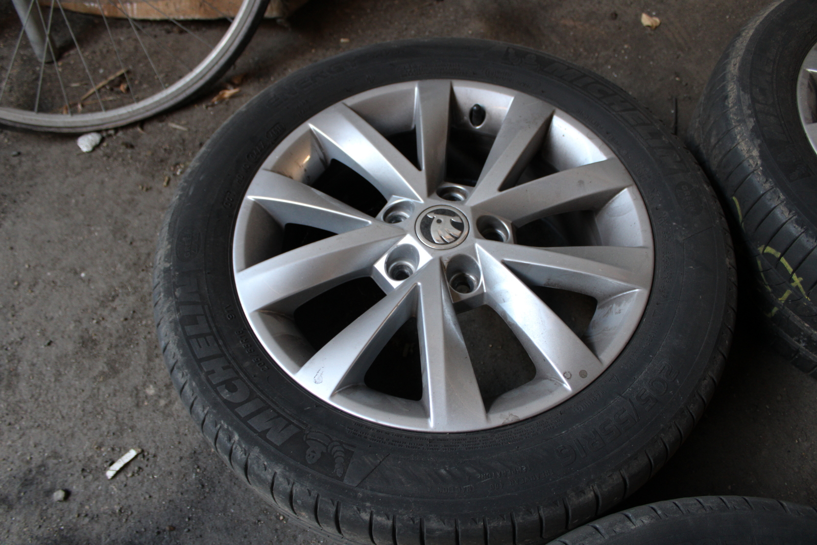 Alufelni és autógumi 5