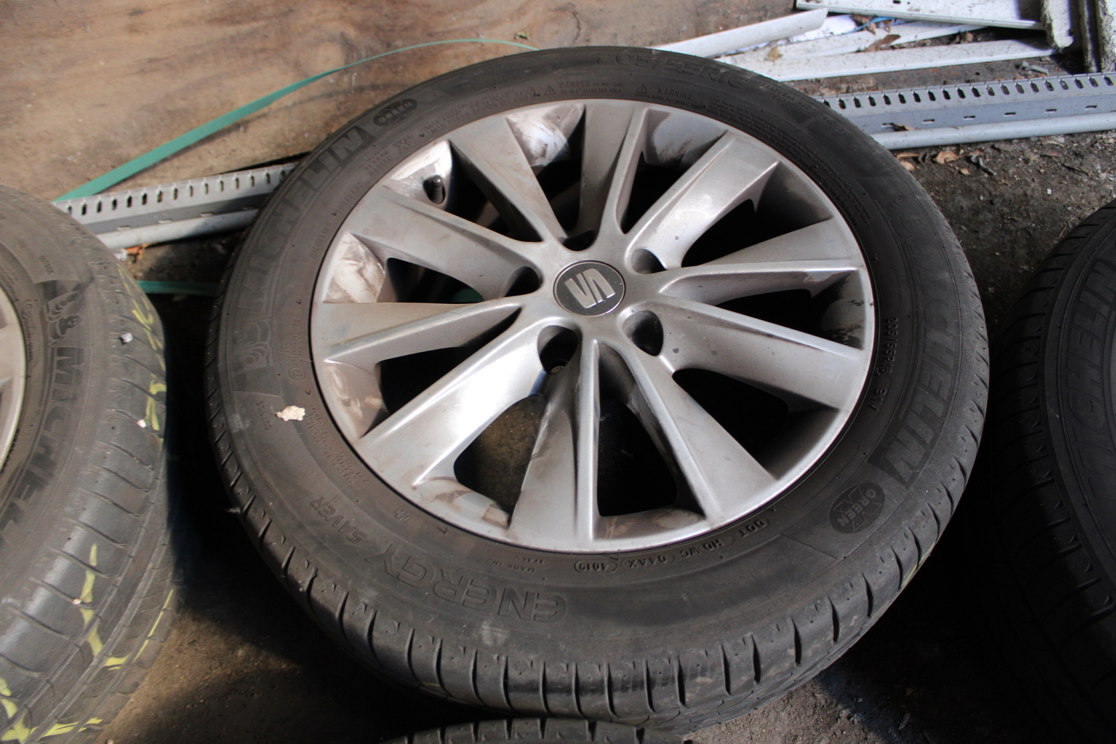 Alufelni és autógumi 3