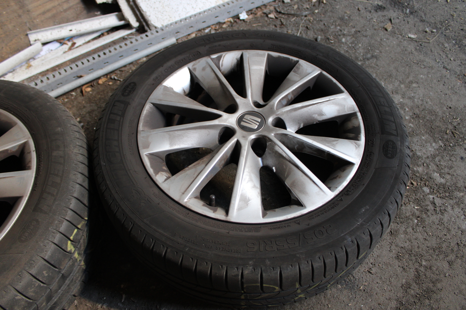 Alufelni és autógumi 4