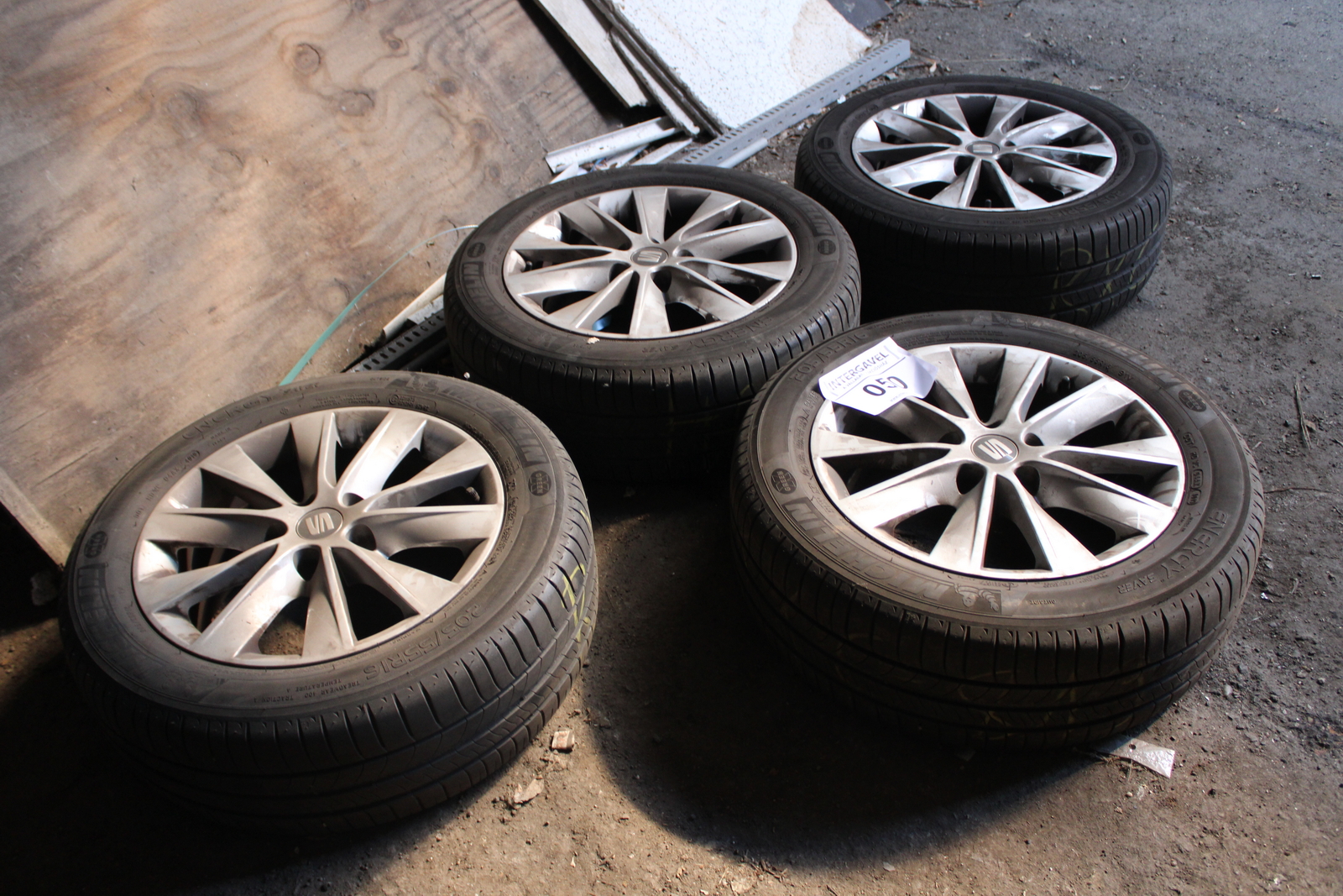 Alufelni és autógumi 10