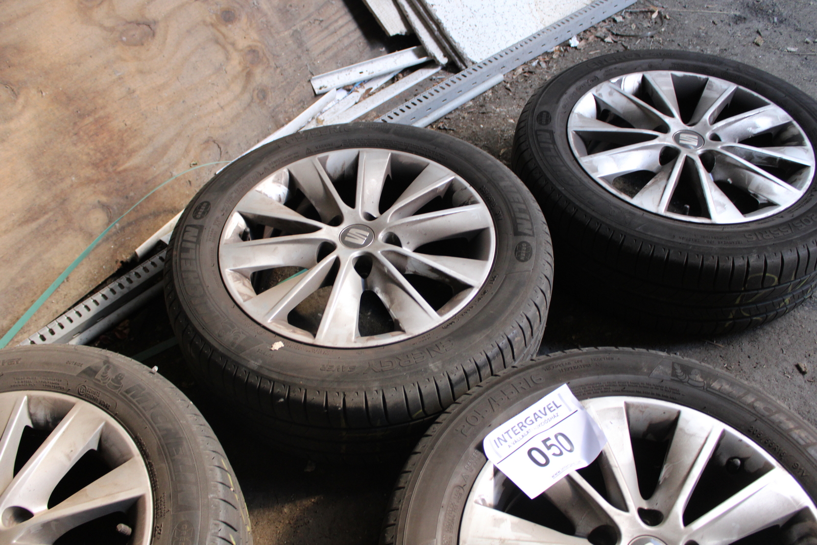 Alufelni és autógumi 12