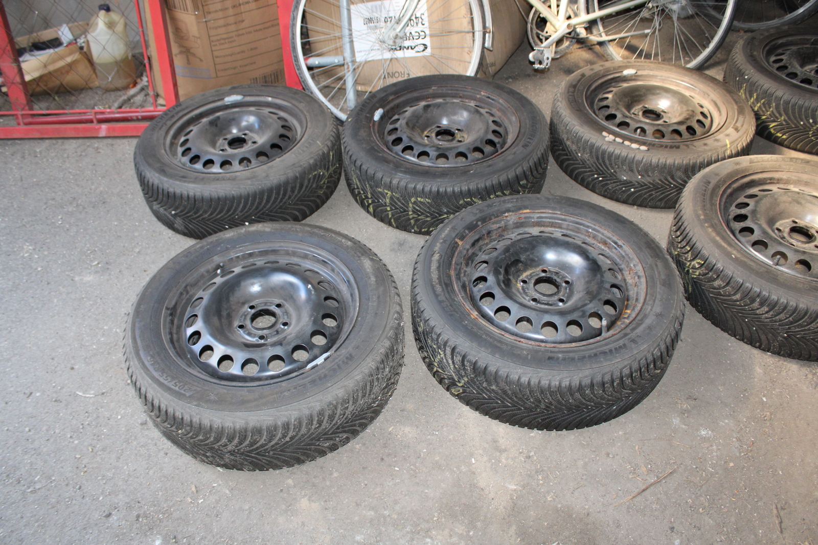 Lemezfelni és autógumi