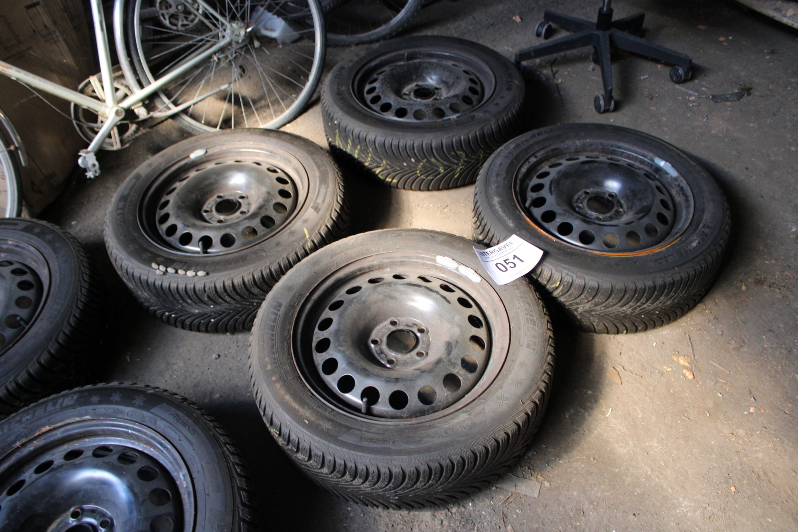 Lemezfelni és autógumi 2