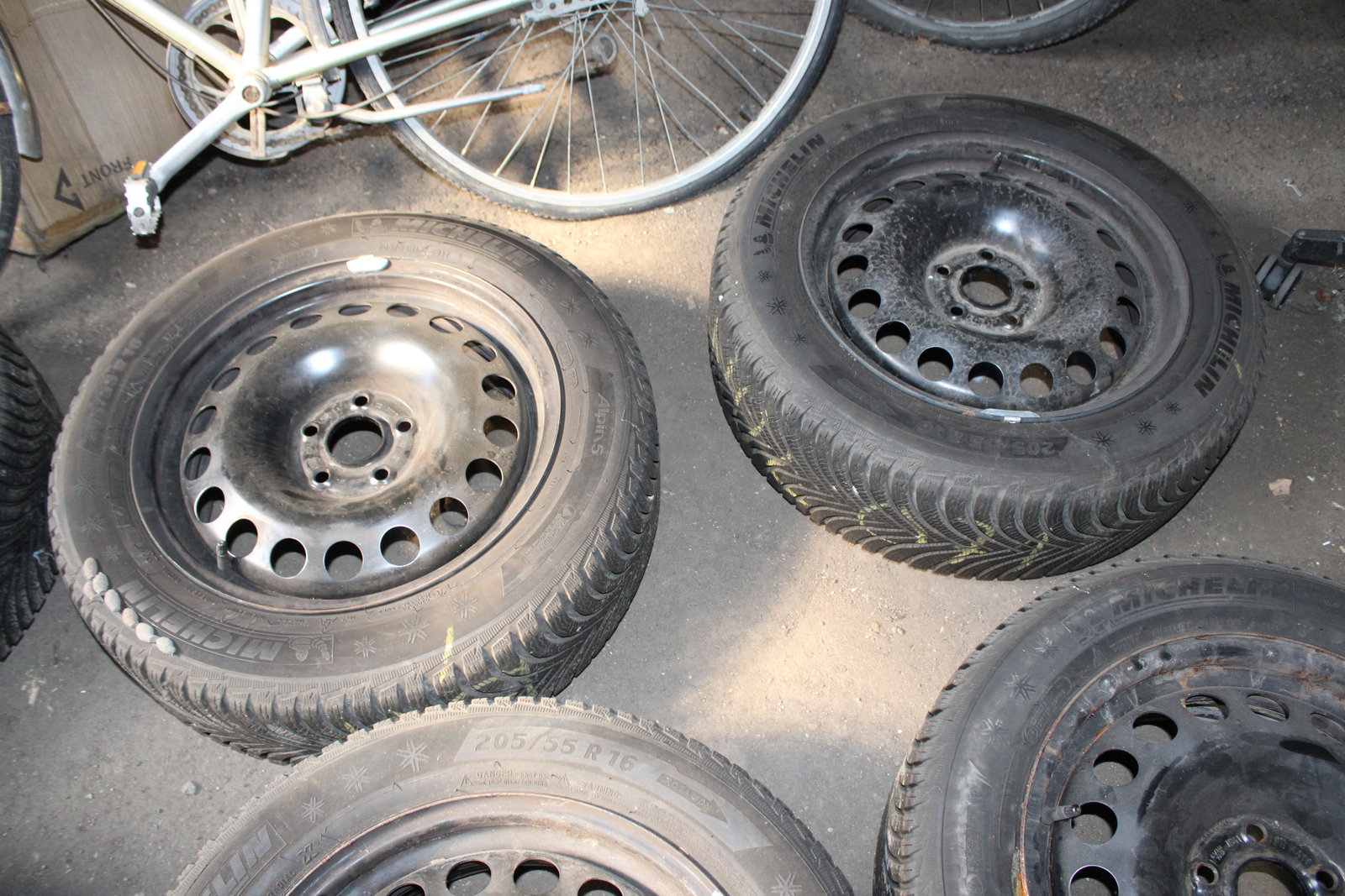 Lemezfelni és autógumi 5