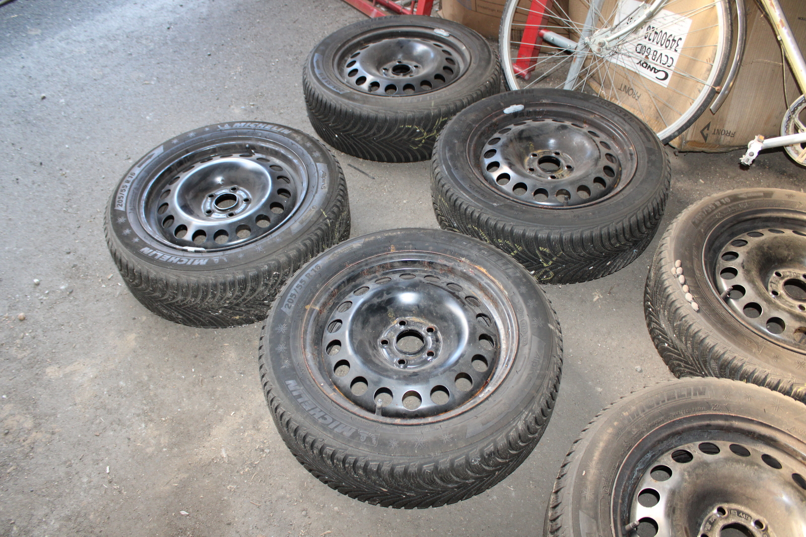 Lemezfelni és autógumi 12