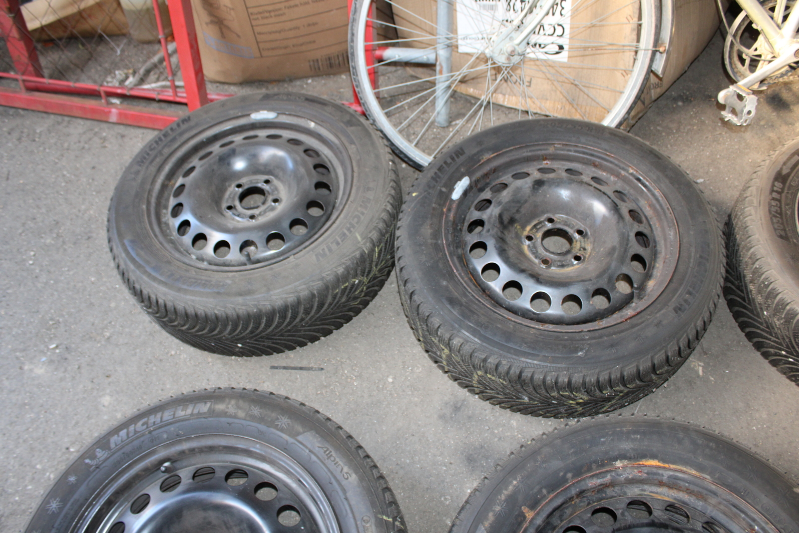 Lemezfelni és autógumi 13