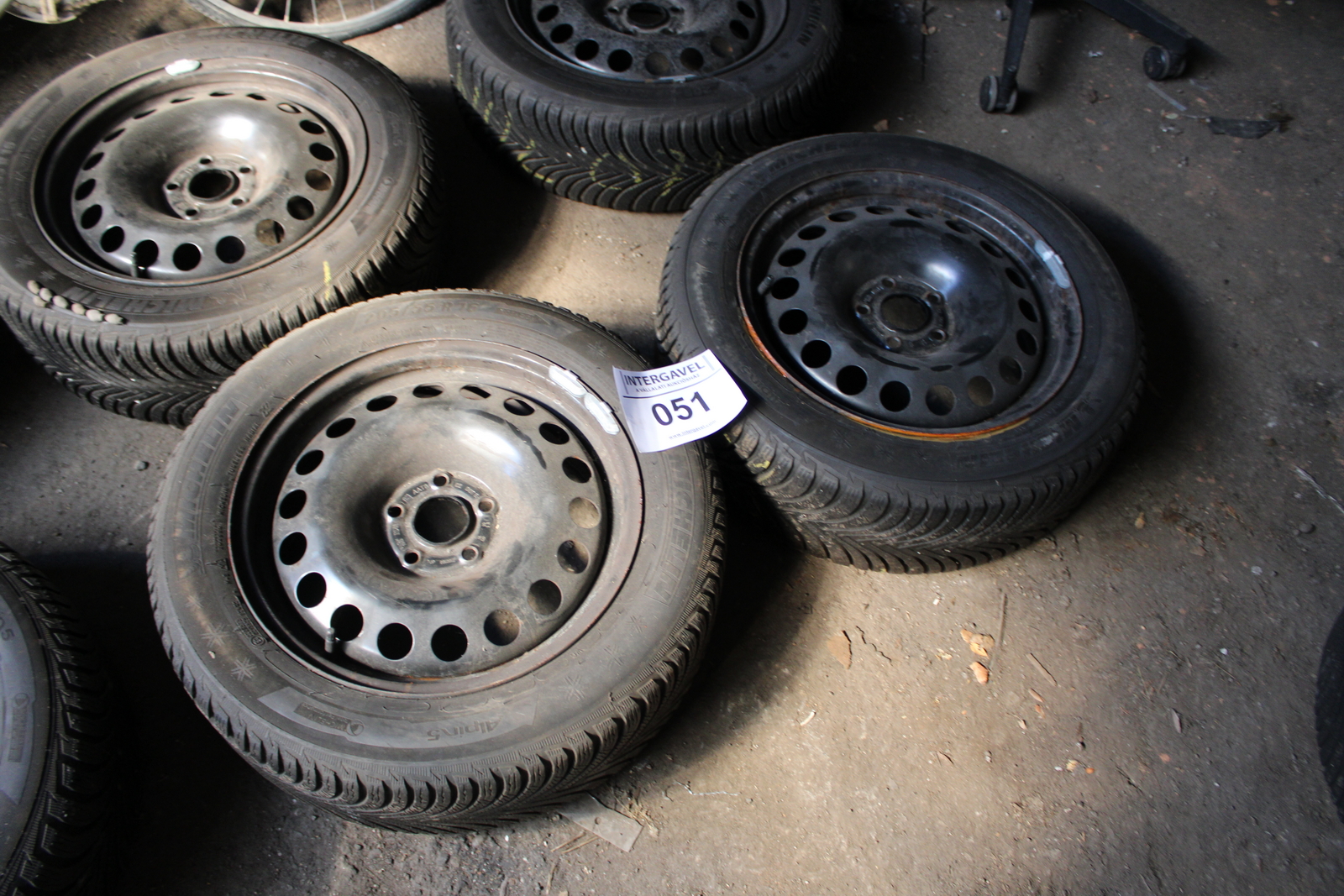 Lemezfelni és autógumi 15