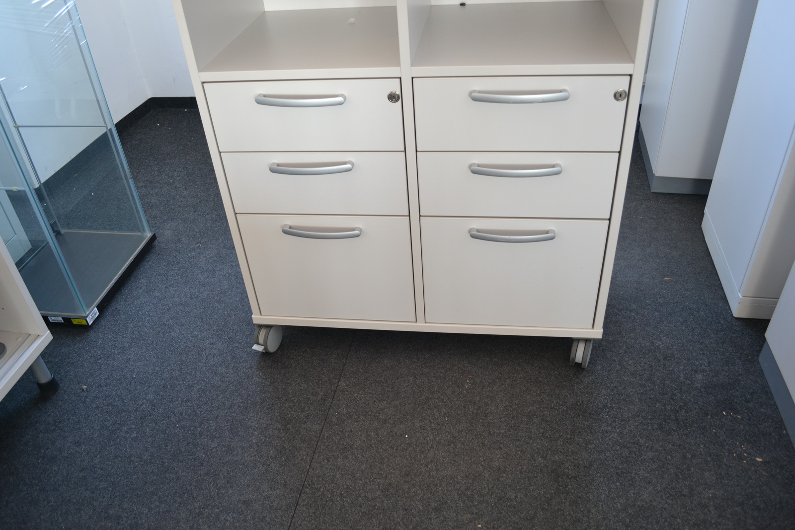 Szekrény( gurulós) 2