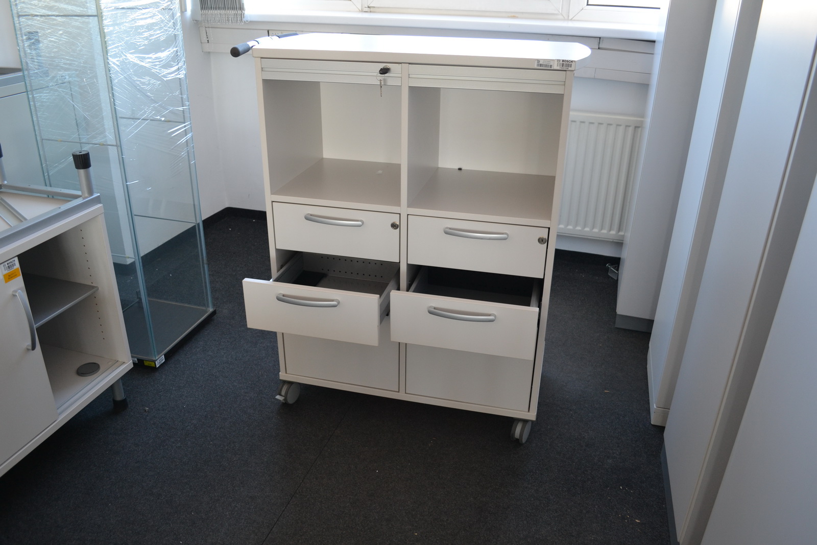 Szekrény( gurulós) 3