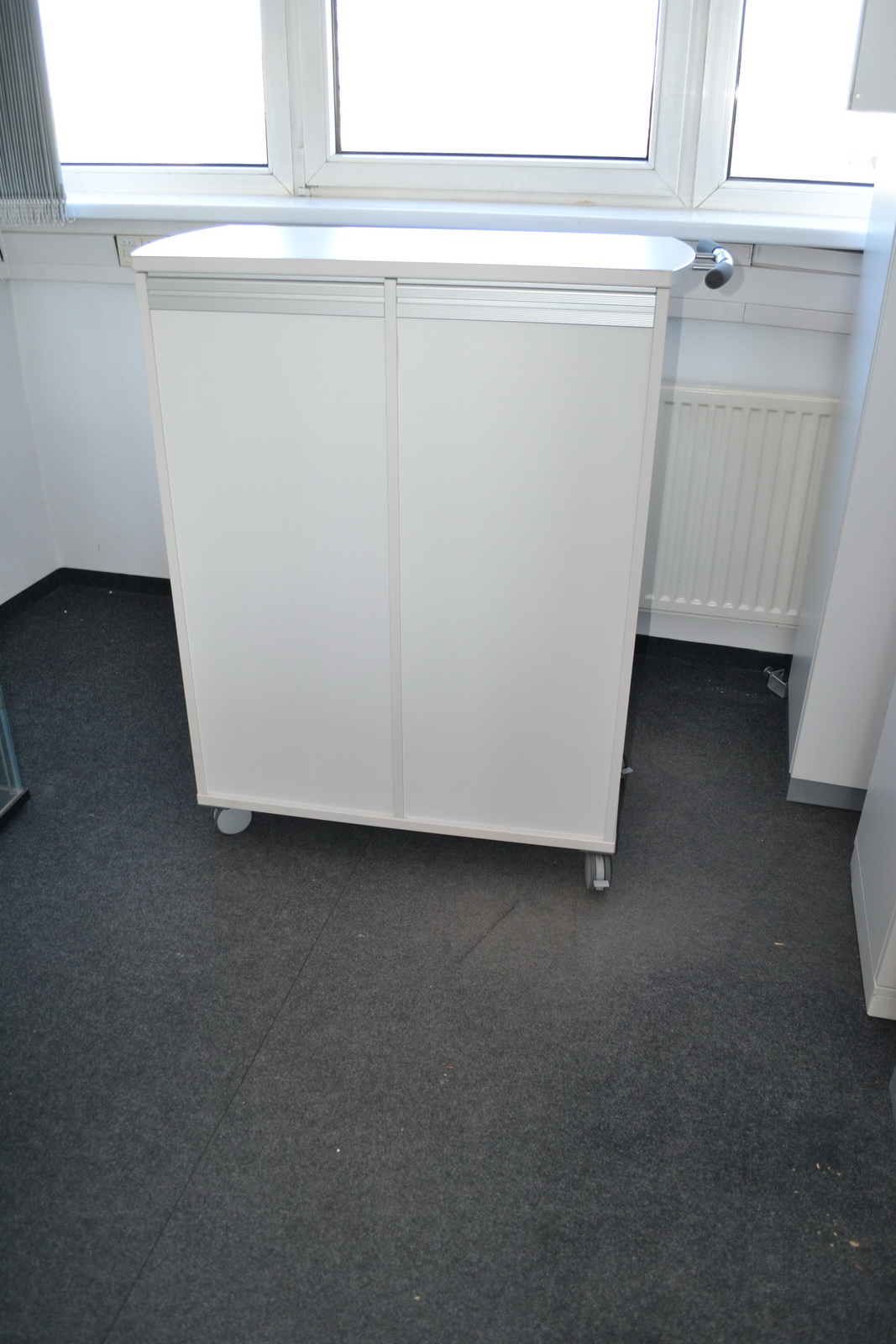 Szekrény( gurulós) 4