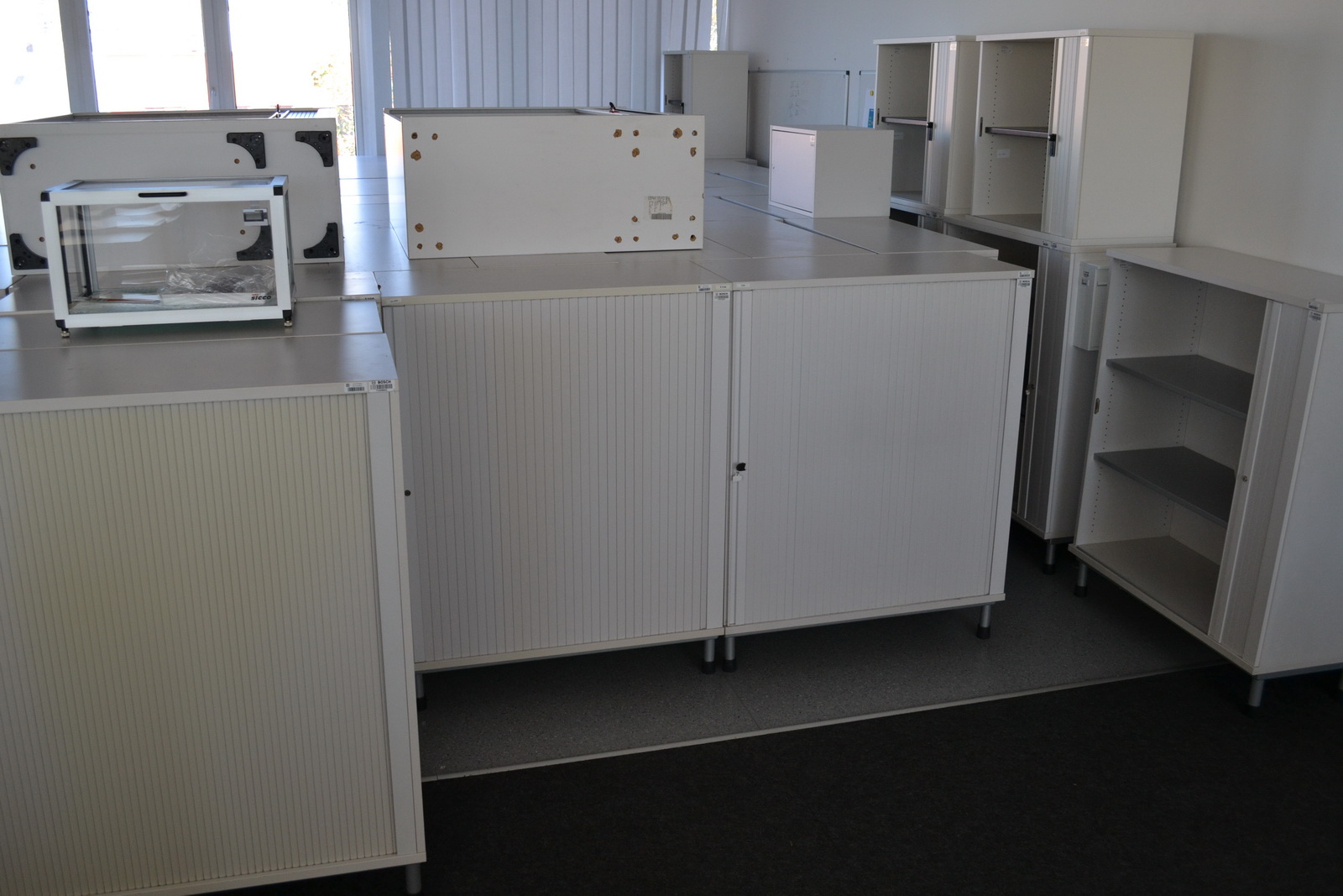 Redőnyös szekrény (1000 mm széles) 8