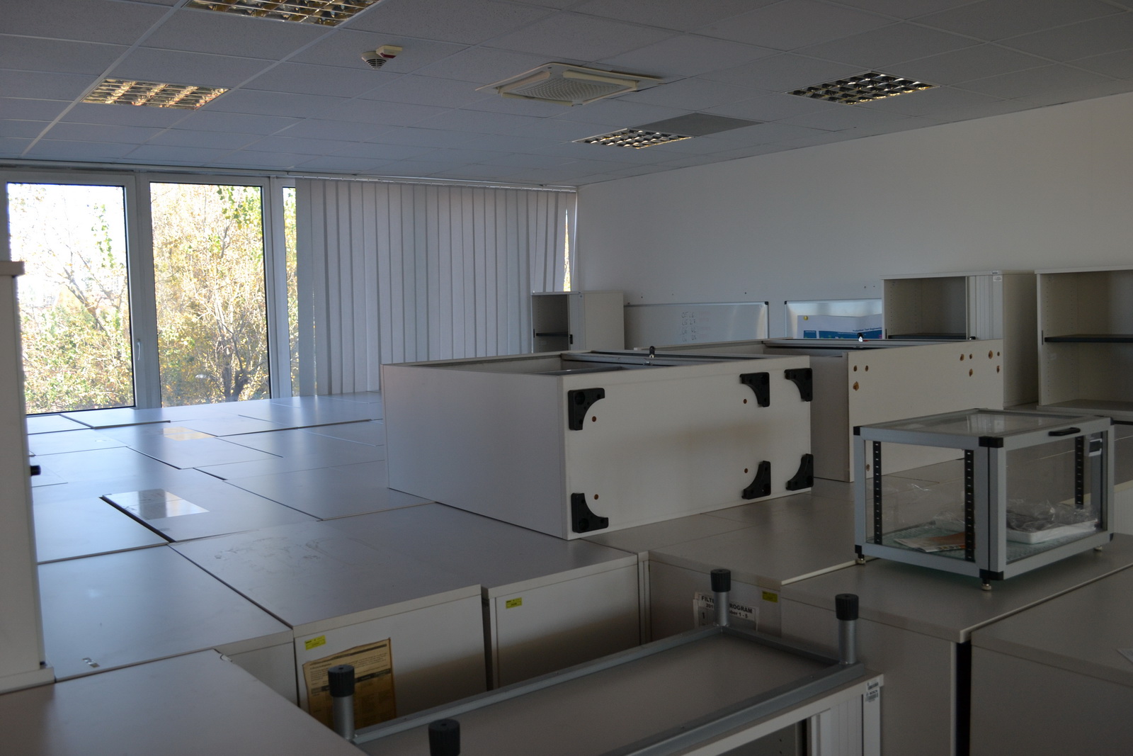 Redőnyös szekrény (1000 mm széles) 9