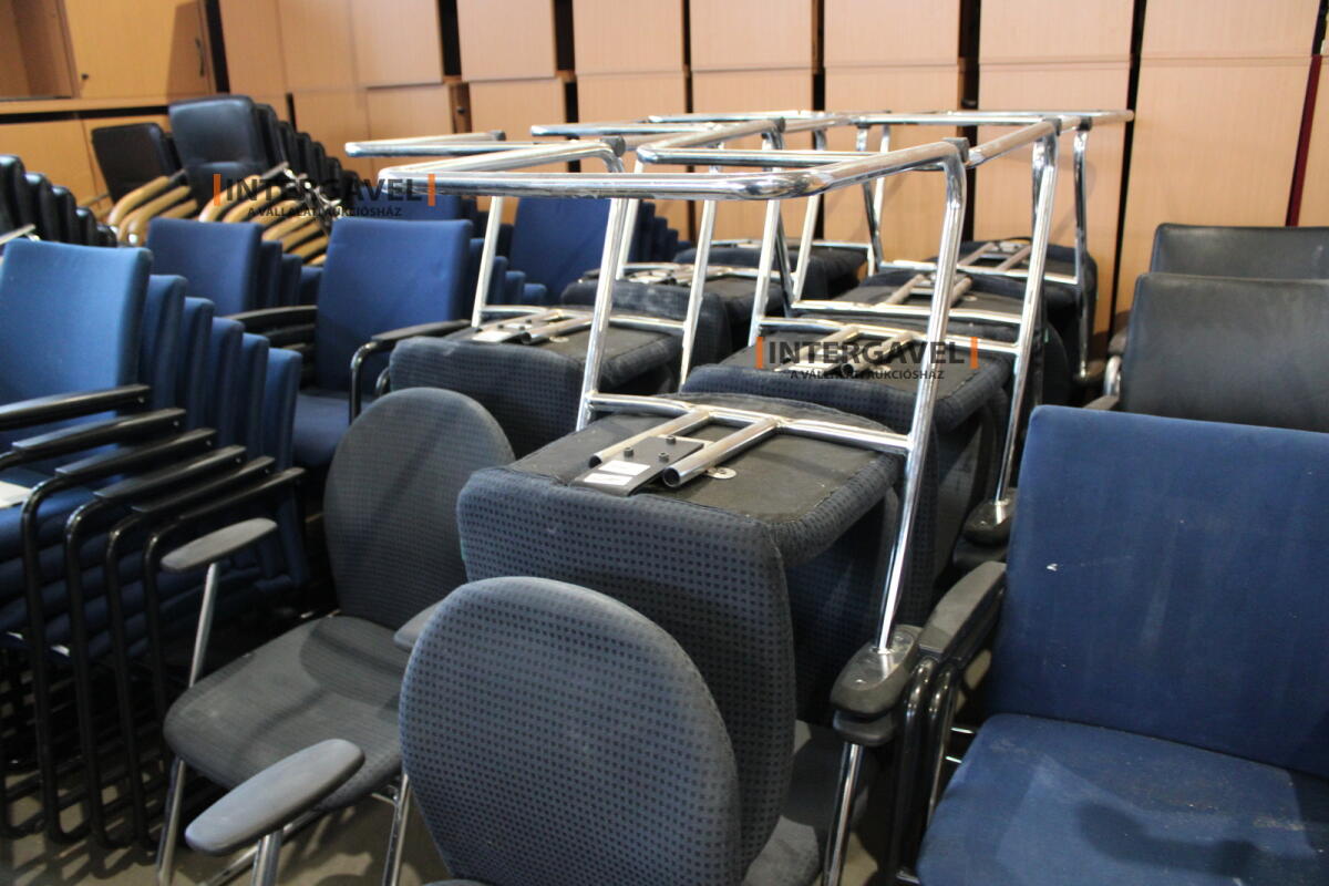 Tárgyalószék (kék/kockás) 3