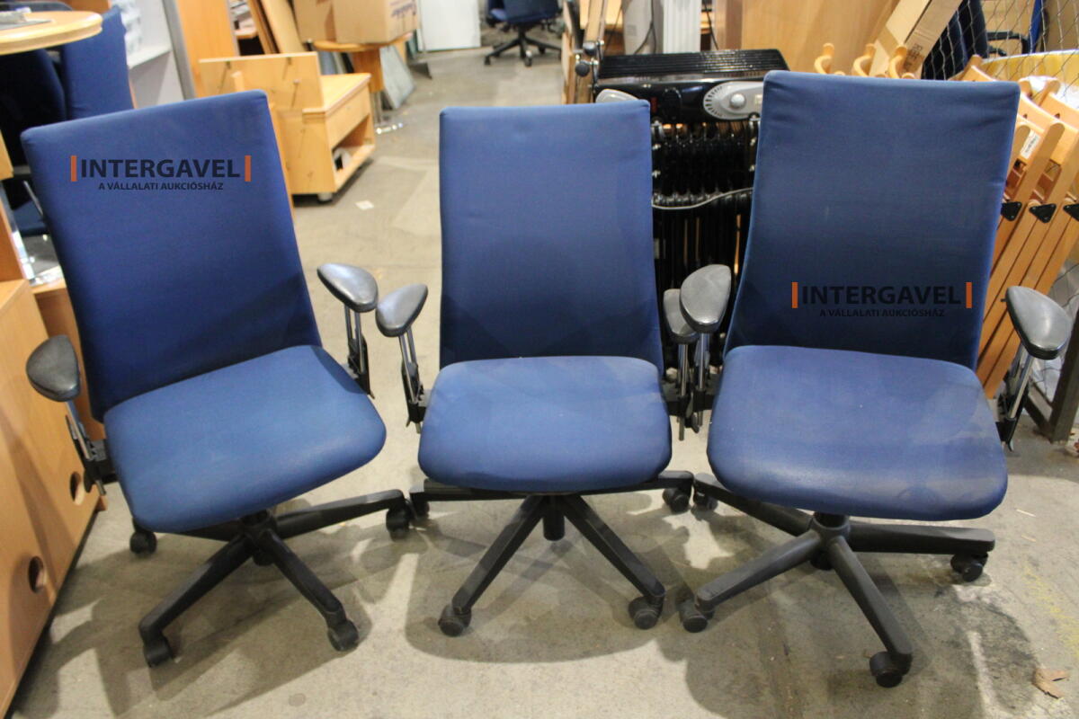 Irodai görgős szék (Comforto-kék)