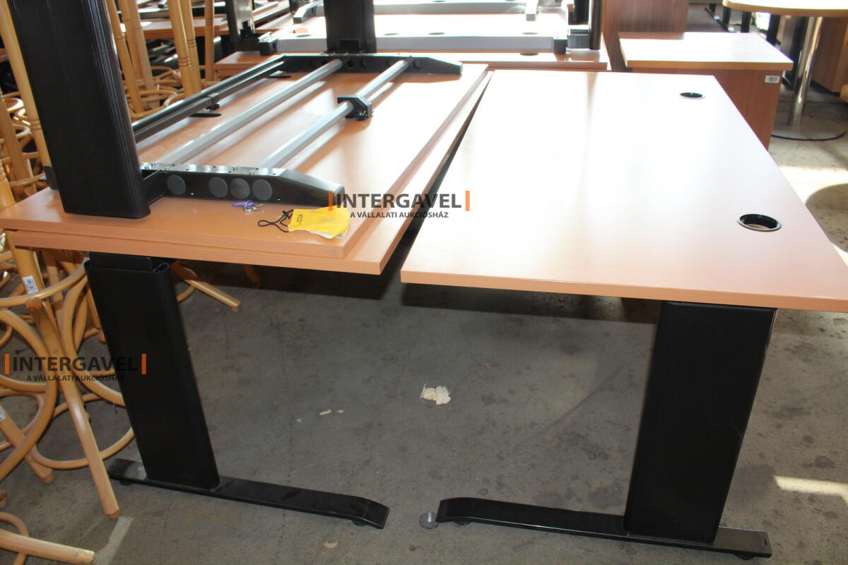 Desk (BENE-1600mm) 6
