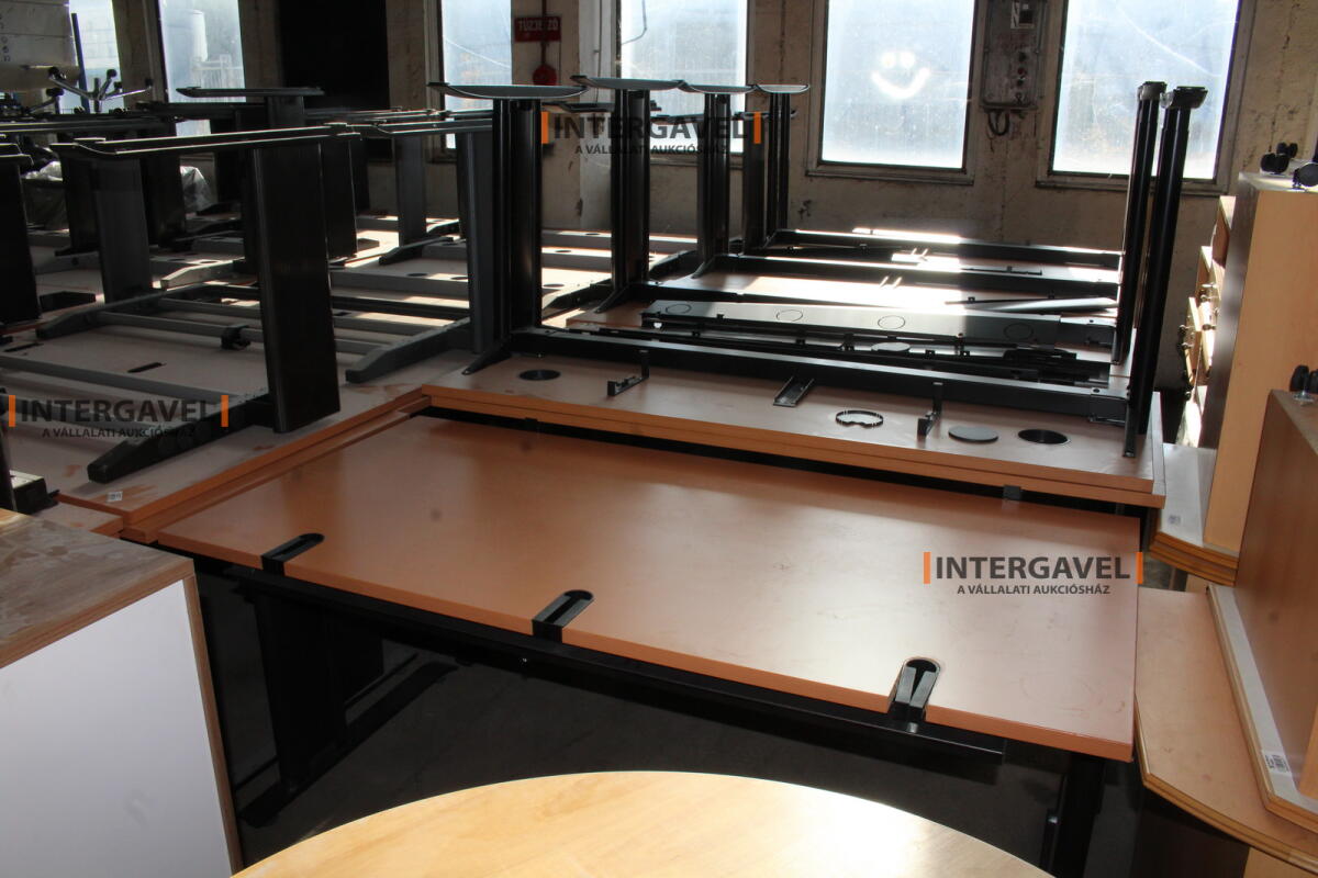 Desk (BENE-1600mm) 7