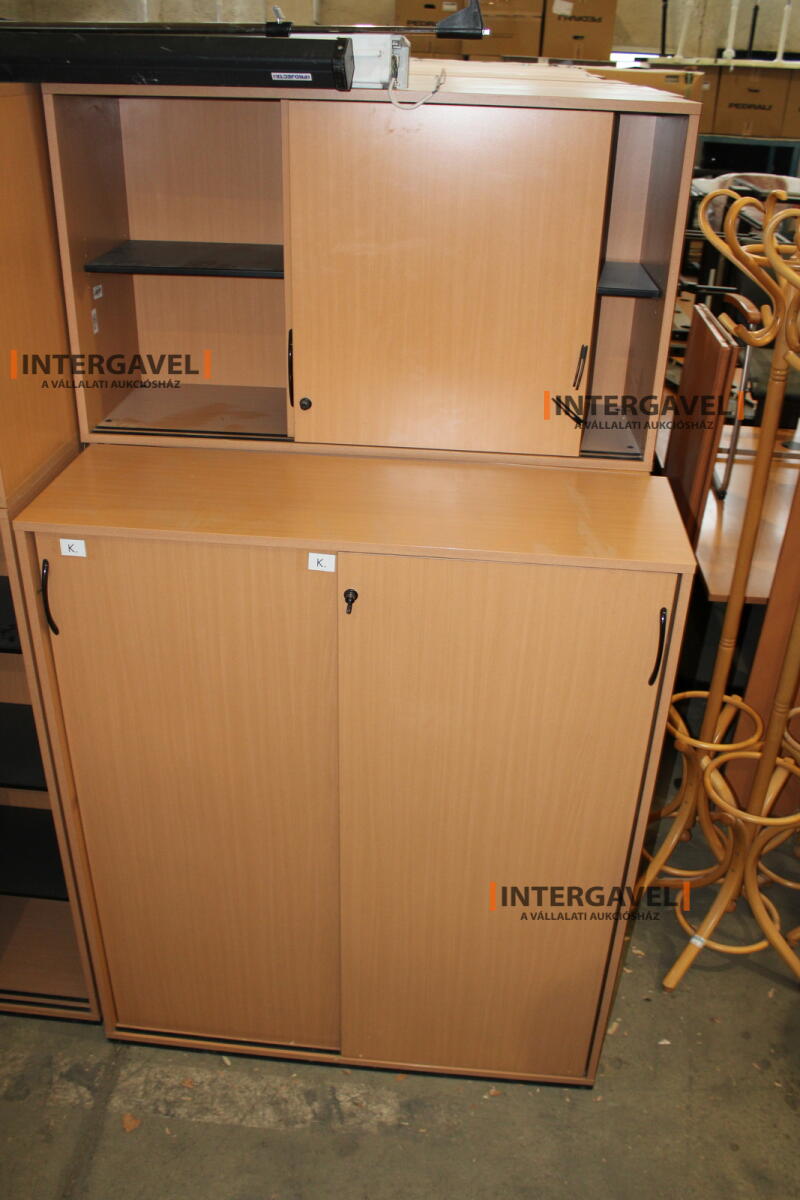 Tolóajtós szekrény 8