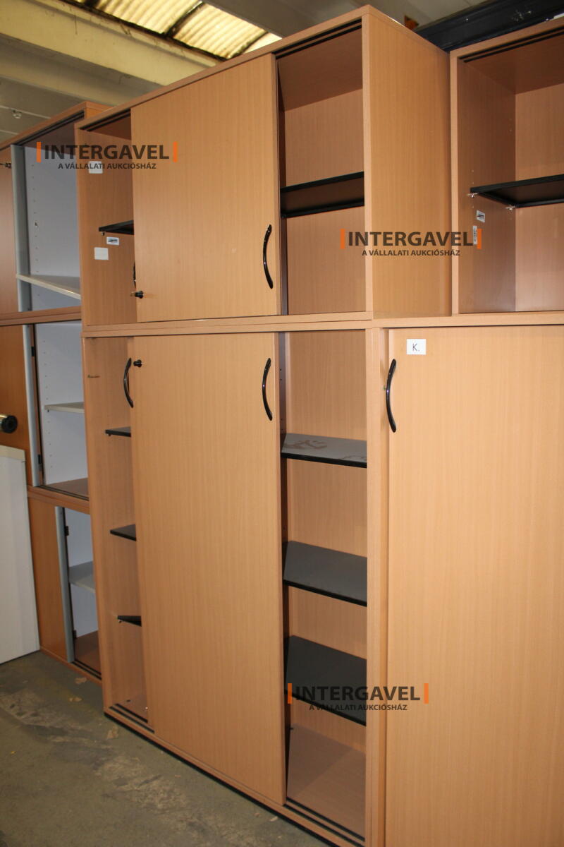 Tolóajtós szekrény 3