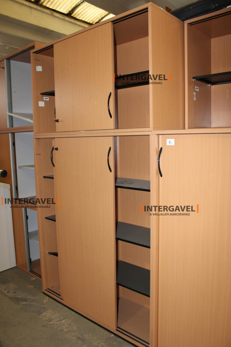 Tolóajtós szekrény 3