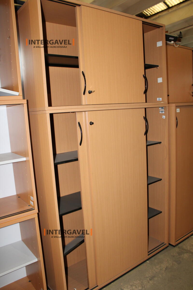 Tolóajtós szekrény 4