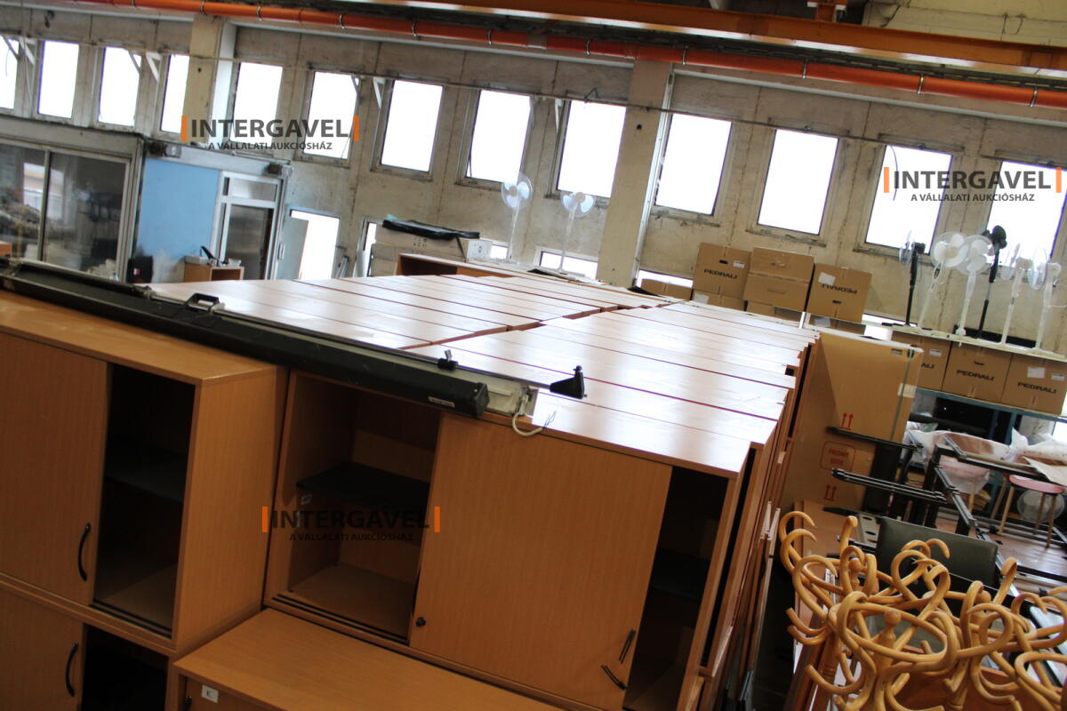 Tolóajtós szekrény 6