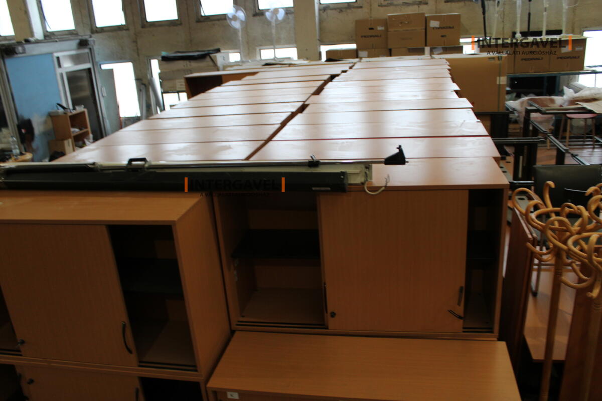 Tolóajtós szekrény 9