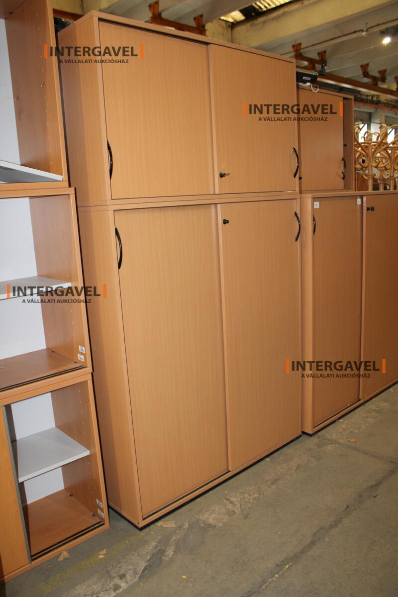 Tolóajtós szekrény 2